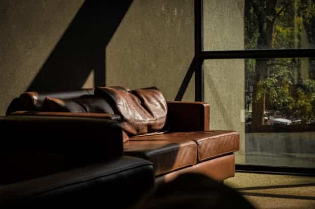 Luxurious Living: Unveiling the Timeless Elegance of Leather Lounges